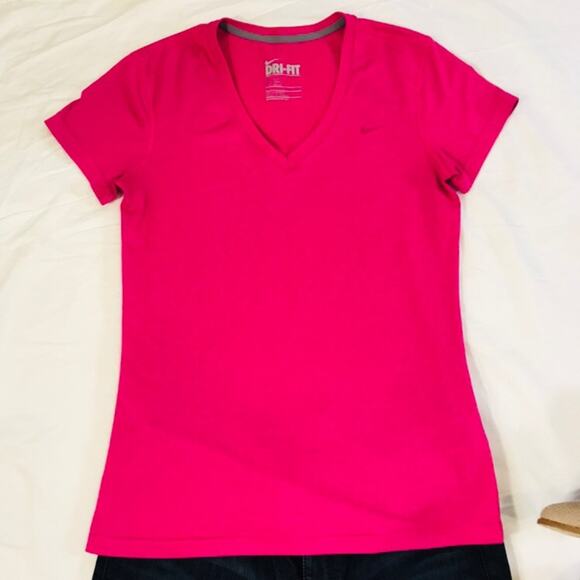 NIKE Dri Fit Tee NWOT - Picture 1 of 5